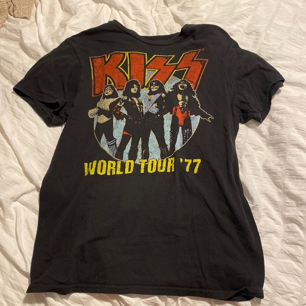 small graphic T